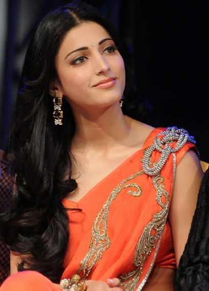 [Shruti%2520Hassan%2520Hot%2520Saree%2520Pictures%25201%255B3%255D.jpg]