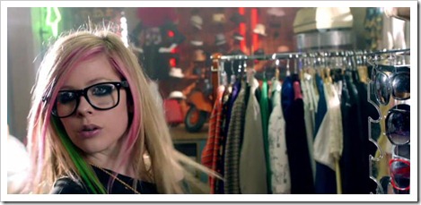 avril-lavigne-wayfarer avril-lavigne-wayfarer