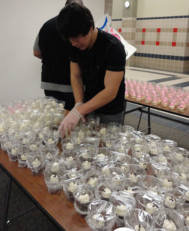 [cropped%2520kid%2520working%2520with%2520cupcakes%255B4%255D.jpg]