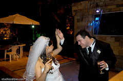 Album (digital) de fotos de Alessandra + Marcos do Studio Caldas, do Rio de Janeiro, RJ. Lincoln Caldas e equipe fazem fotos de casamento (fotografias de casamentos), fotos de making-of (making of de noiva), fotos em estudio (ensaios fotograficos), fotos de casal (ensaios fotograficos de e-session), fotos de familia, videos de casamento (filmagem de casamentos), videos de making-of e clipes de casamento. Fotojornalismo e videojornalismo no Rio de Janeiro, RJ. fotos casamento rio de janeiro fotografias casal rj foto eventos familia noiva ensaio fotografico videos galeria noivas fotografo evento casar retrato fotografía para madrinhas ver maquiagem
