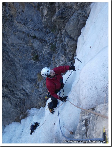 Cascada de Hielo de La Sarra 250m WI4  85º (Valle de Pineta, Pirineos) (Isra) 8196