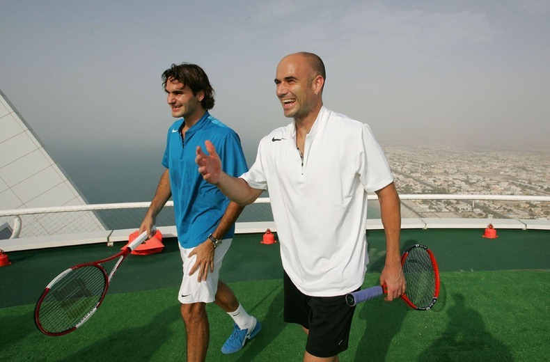 ملعب يعانق السحاب  Burjalarab-tennis-court8%25255B3%25255D