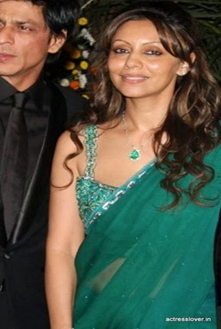 Gauri-Khan--Shahrukh-Khan-Wife-Saree (1)[2]