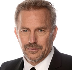 Kevin Costner fekete-fehérben unokázik