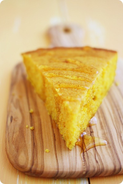 Pumpkin Honey Cornbread – Fluffy, slightly sweet and perfect alongside your next soup, stew or chili! | thecomfortofcooking.com