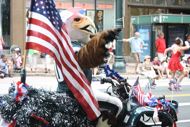 [philadelphia-eagles-mascot-parade%255B3%255D.jpg]