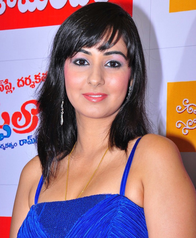 [sakshi_gulati_closeup%2520hot1%255B7%255D.jpg]