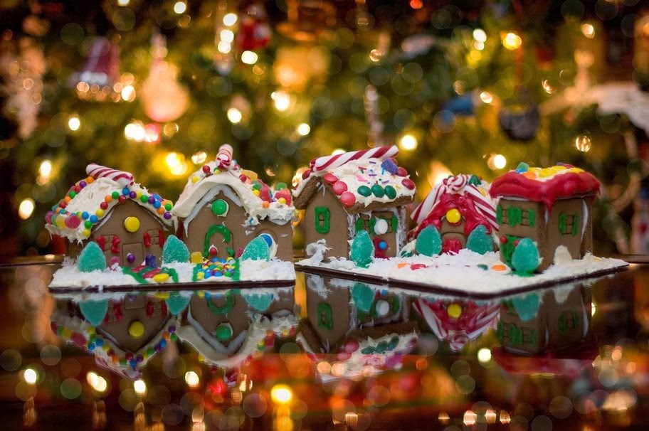[187630__holiday-new-year-christmas-tree-garland-lights-mood-food-gingerbread-houses_p%255B4%255D.jpg]