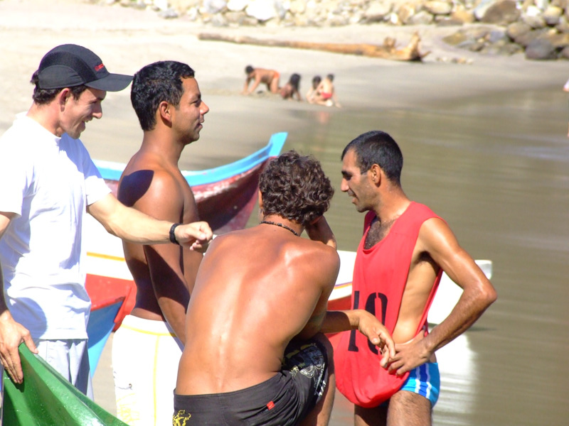 Fotos de Regata de canoas. Foto numero 3798374911. Fotografia da Pousada Pe na Areia, que fica em Boicucanga, próximo a Maresias, Litoral Norte de Sao Paulo (SP).