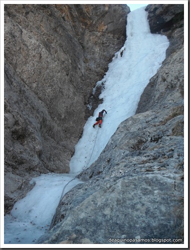 Cascada de Hielo de La Sarra 250m WI4  85º (Valle de Pineta, Pirineos) (Pep) 3305