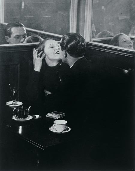 Brassaï - place d'italie 1932.jpg