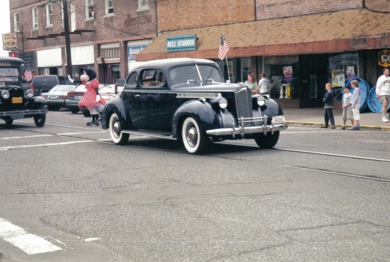 [15-1940-Packard-Coupe-in-the-Rainier%255B1%255D.jpg]