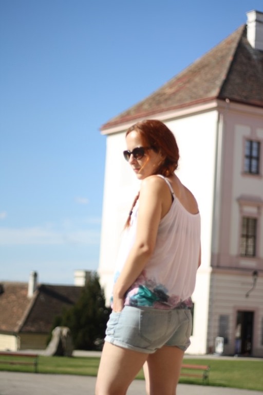 [Outfit%2520Austria%2520Holiday%2520%252008%255B2%255D.jpg]