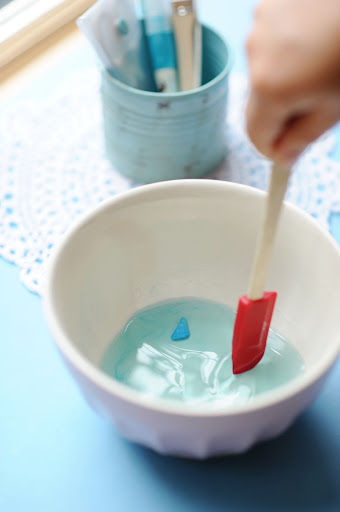 Step 6: With the spatula, stir the color until it's fully mixed in.
