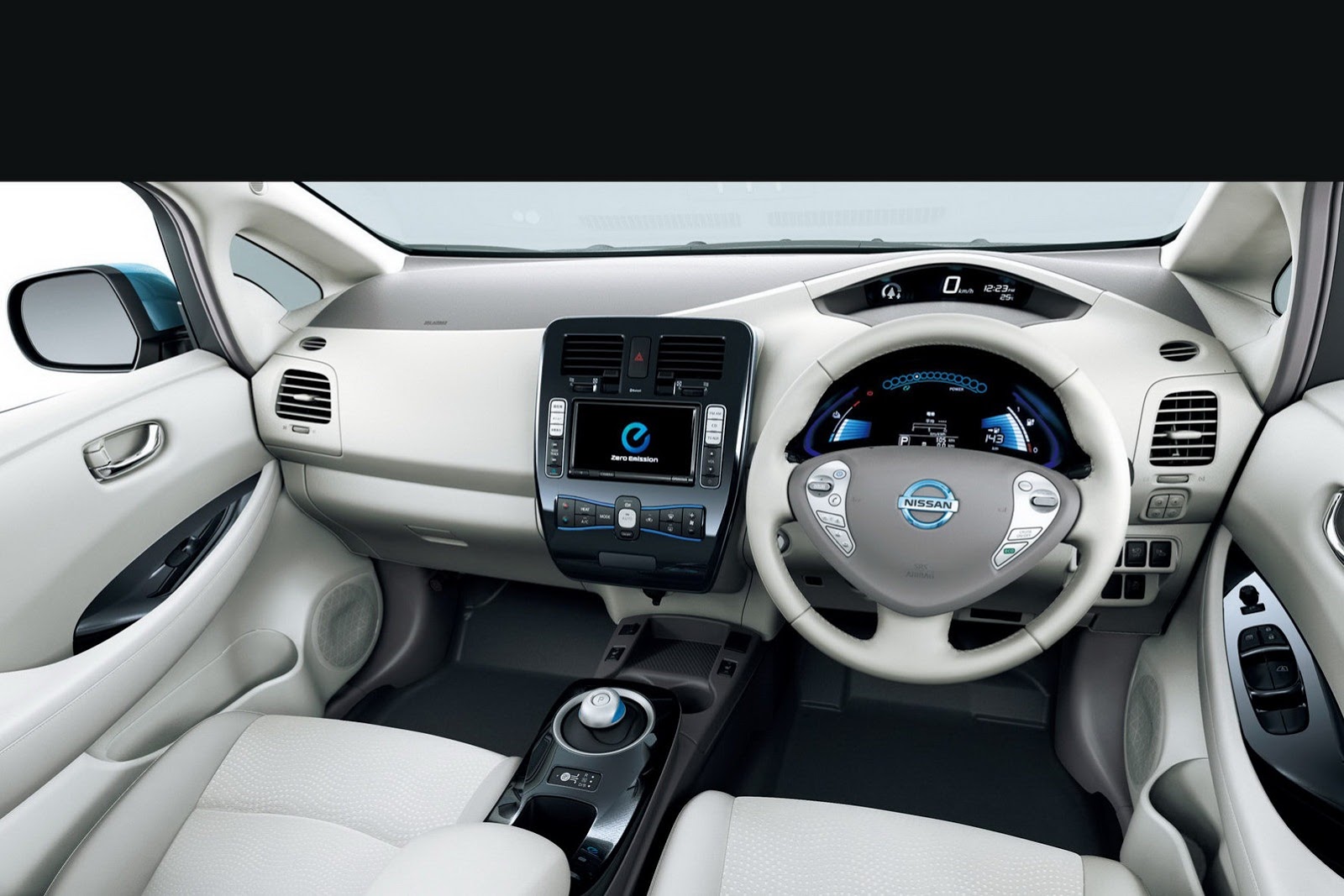 2013-Nissan-Leaf-29[2].jpg