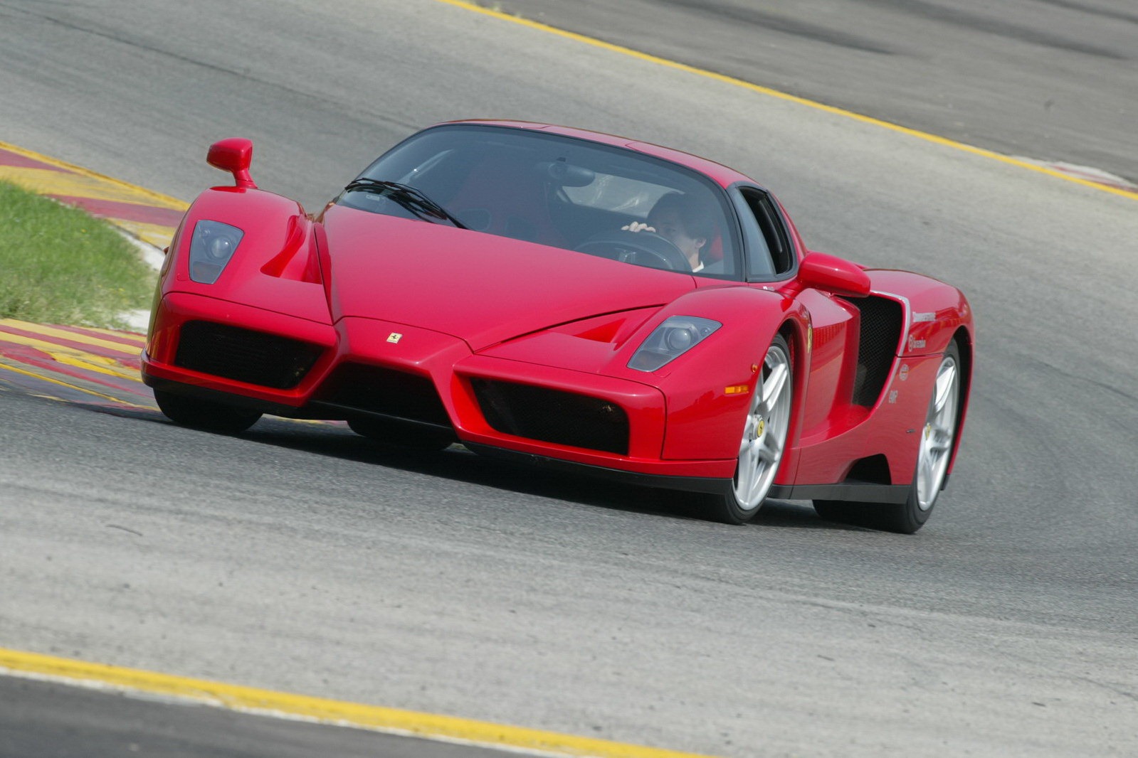 [Ferrari-Enzo-55%255B2%255D.jpg]