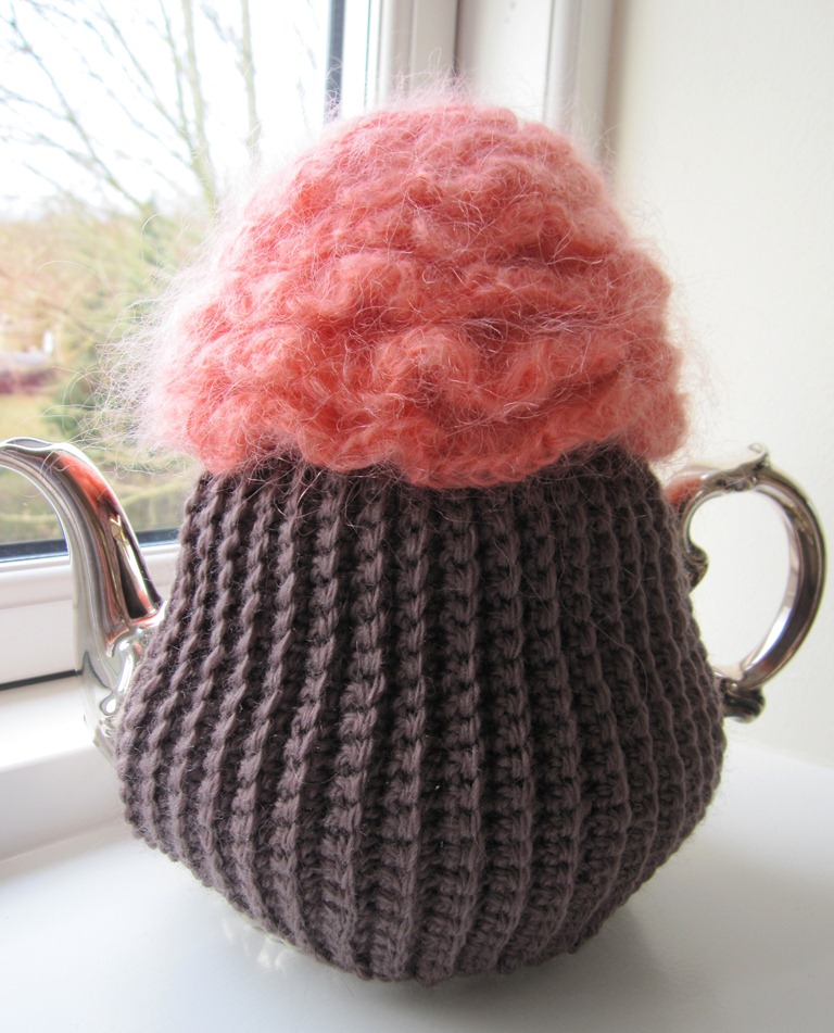 [Crochet%2520tea%2520cosy%255B7%255D.jpg]