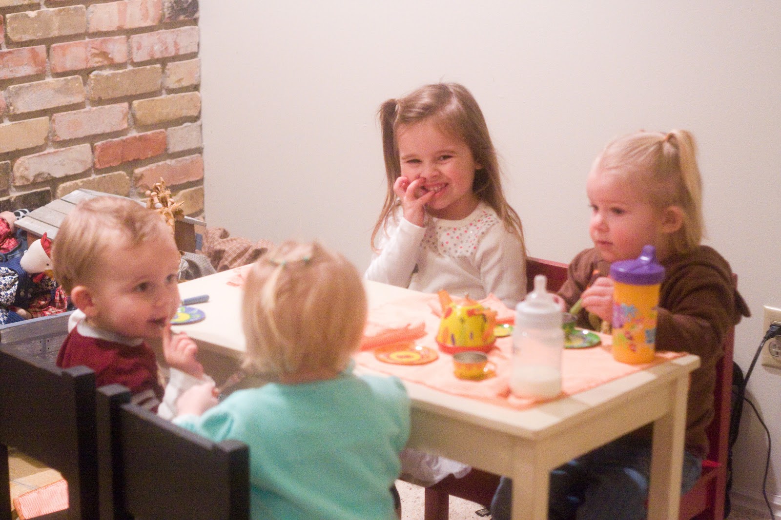 [01%252002%252013_jacob%2520elliott%2520tess%2520jaycee%2520tea%2520party%255B4%255D.jpg]