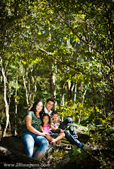 Álbum de fotos de Familia Bonan de 2.8 Imagens, de Byanca Sathler e Gerson Gonçalo, fotógrafos de Campos dos Goytacazes, RJ. A 2.8 Imagens faz fotos de casamento, fotos de casais (ensaio de casal ou e-session), fotos de família, ensaio fotográfico, foto institucional, fotos de eventos, fotos de empresa e retratos. Fotografia Campos dos Goytacazes, RJ. Album (digital) de fotos de Familia Bonan de 2.8 Imagens, de Byanca Sathler e Gerson Goncalo, fotografos de Campos dos Goytacazes, RJ. A 2.8 Imagens faz fotos de casamento, fotos de casais (ensaio de casal ou e-session), fotos de familia, ensaio fotografico, foto institucional, fotos de eventos, fotos de empresa e retratos. Fotografia Campos dos Goytacazes, RJ.
