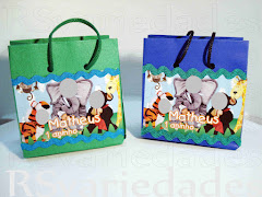 Mini-sacolinha com aplicação de sianinha
    : R$2,20 (min. 30 unids).
    : Medidas - 10x10x5 cm.
    : Opções de cor - branca ou em papel craft.
    : As sacolinhas são comercializadas vazias.
    : Ideal para colocar docinhos e/ou balinhas
