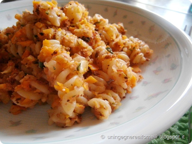 pasta mollica pane carote zucchine sedano fusilli bread carrots zucchini celery