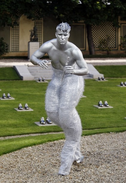 [thom%2520browne%2520model%255B3%255D.jpg]