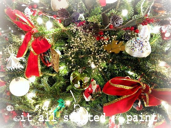 [xmas%2520tree%2520matte%2520closeup%2520%2528550x413%2529-1%255B4%255D.jpg]