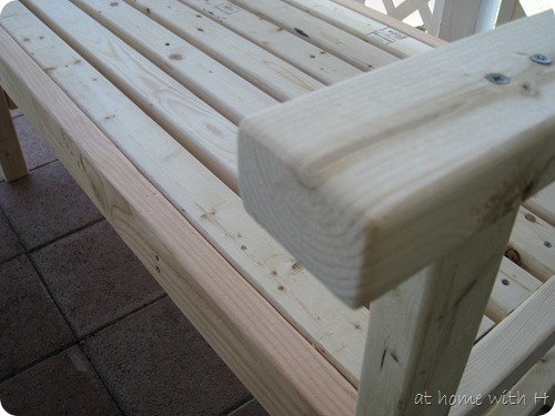 loveseat_roundedarm_athomewithh