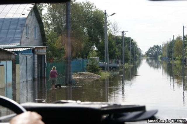 The level of the Amur River near the city of Khabarovsk in Russia's Far East reached a record high of 750 centimeters on 28 August 2013. Locals were evacuated and services halted in a number of regions, including the inundated village of Ust-Ivanovka in the Amur Oblast. Photo: Anton Luzgin / RFERL