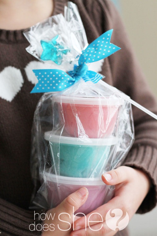 [playdough-stocking-stuffer-at-How-Do.jpg]