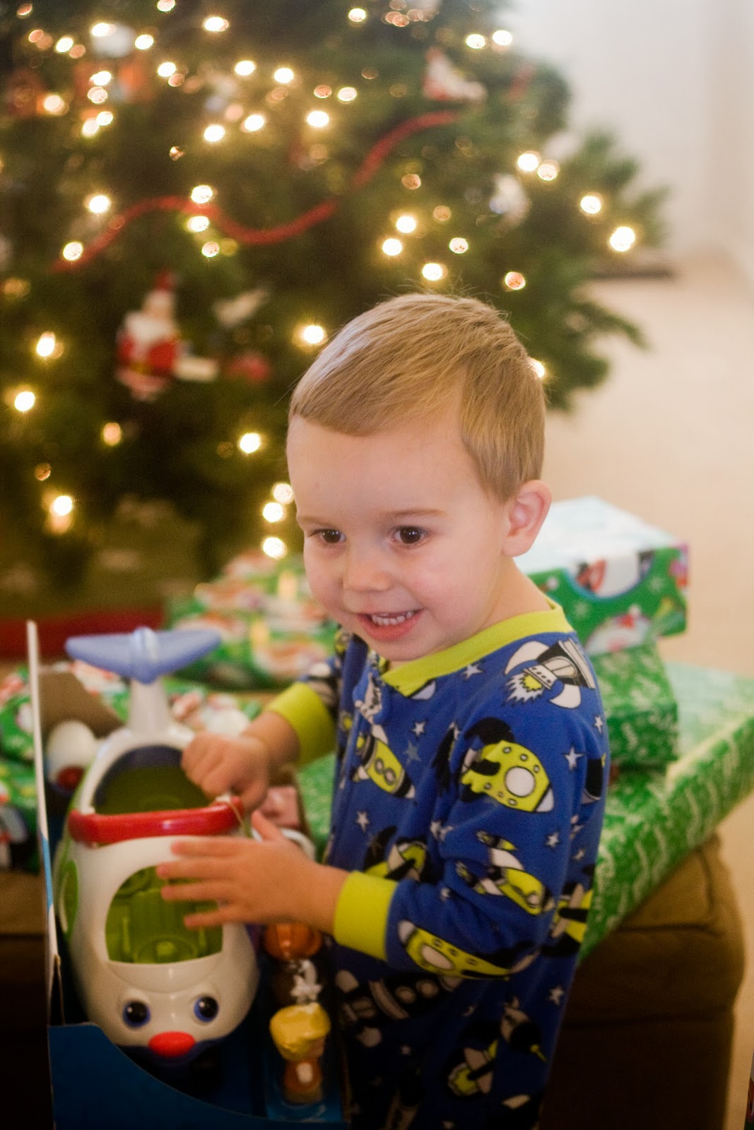 [12%252025%252013_Jacob%2520presents%25203%255B3%255D.jpg]
