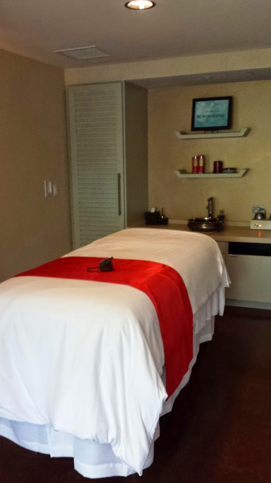 CHATwithGOD... MARILYN MONROE SPAS com, nails + hair + makeup + spa