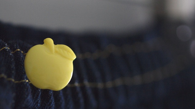 [yellow%2520apple%2520button%255B5%255D.jpg]