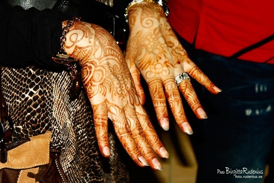 people_20110927_hennahands