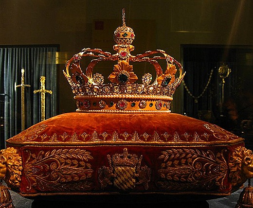 [1218785849_bavarian-crown%255B5%255D.jpg]