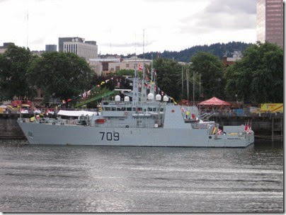 IMG_7024 HMCS Saskatoon (MM 709), HMCS Brandon (MM 713) and HMCS Nanaimo (MM 702) in Portland, Oregon on June 10, 2007