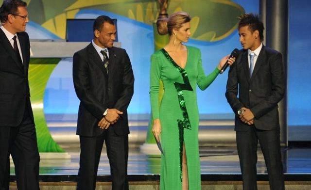 [fernanda%2520lima%2520sorteio%2520da%2520copa%25202014%255B4%255D.jpg]