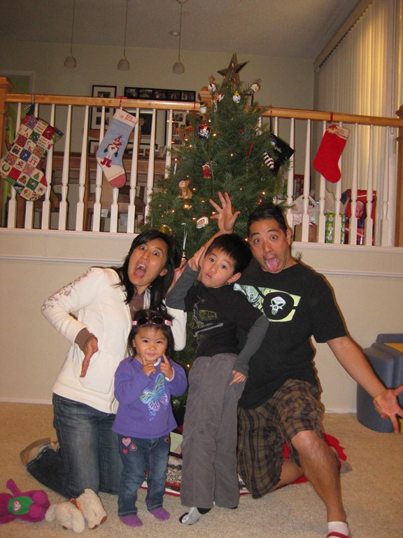 [wk98_xmas_tree_family3%255B3%255D.jpg]