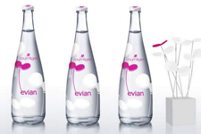Imagen Video: Evian, Edición limitada por Courrèges