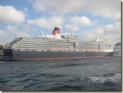 Queen Elizabeth Cruise Ship (Small)