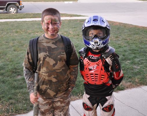 [Halloween%2520Friends%255B3%255D.jpg]