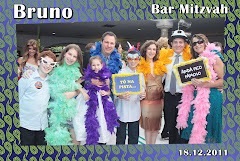 Fotos do evento Bruno - 18.12.11. Foto numero 04 da Social Click Fotografia Digital, do Rio de Janeiro, RJ, que faz fotos divertidas, fotos malucas, fotos com fantasias, fotos na hora, fotografia maluca, fotografia divertida com molduras personalizadas. fotos divertidas malucas foto maluca animadas animado rj rio de janeiro divertida fantasia animada noivas montagem social fotojornalismo casamento