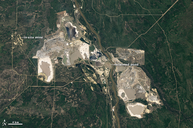A Landsat satellite took this natural-color image of the Athabasca Oil Sands in Alberta, Canada on 15 May 2011. Photo: Robert Simmon / NASA Earth Observatory