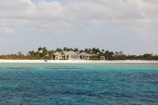 Aren't the clear blue waters and white sand of Parrot Cay stunning? Aren't the clear blue waters and white sand of Parrot Cay stunning?