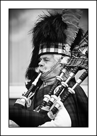 wedding piper in dundee