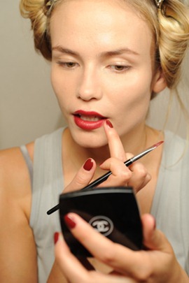 chanel fall2010 couture red lips make up 4