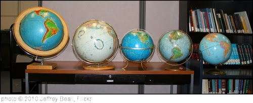 'Globes to withdraw' photo (c) 2010, Jeffrey Beall - license: http://creativecommons.org/licenses/by-sa/2.0/