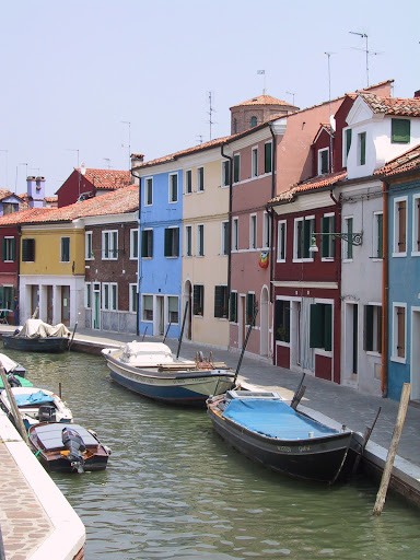 The way the buildings line the canal and stand like matches in a box, side by side, is truly unique to Venice.
(travelandleisure.com) The way the buildings line the canal and stand like matches in a box, side by side, is truly unique to Venice.
(travelandleisure.com)