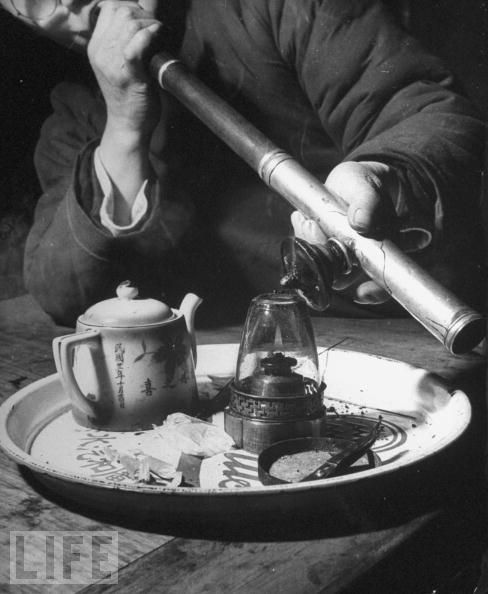 Chinese den in 1946.jpg