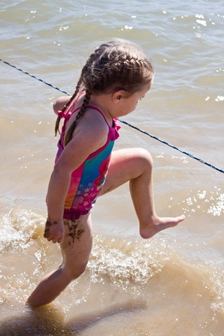quincy reunion 9.5.2012 - tess jump water 4
